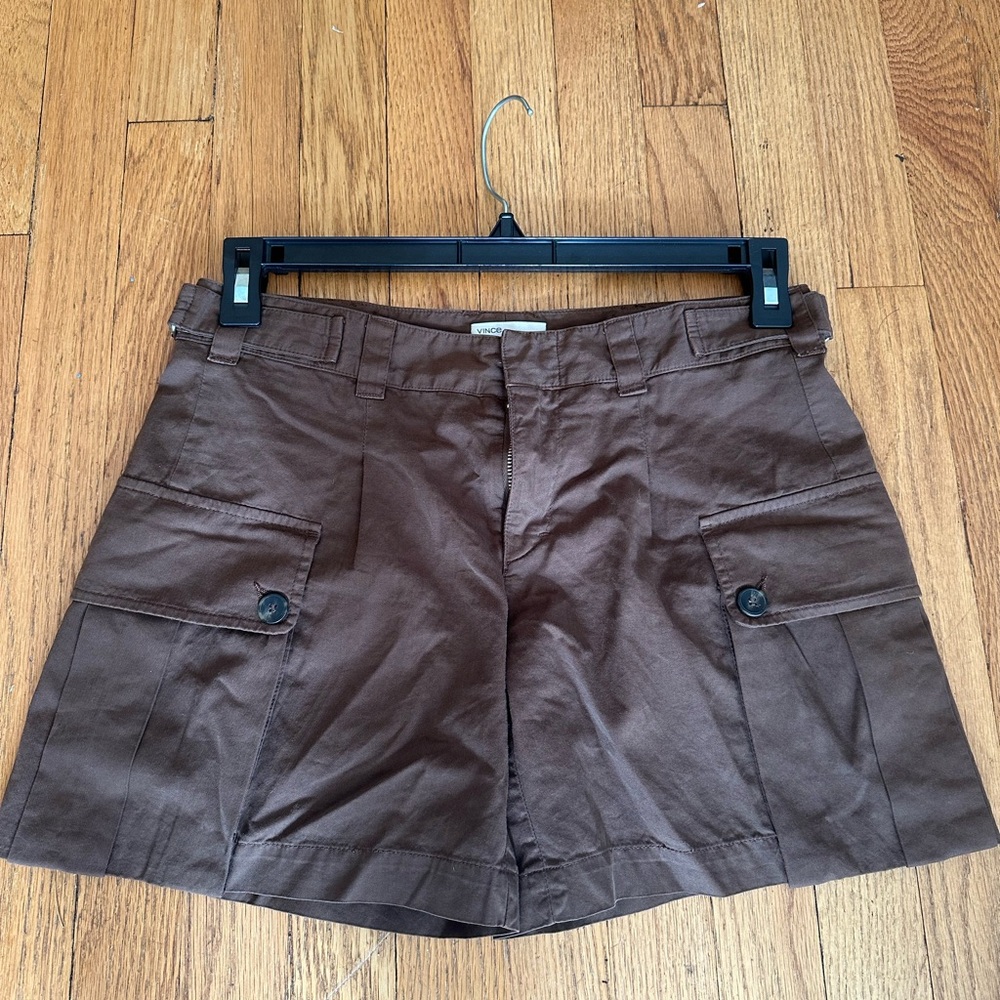 EUC Vince cargo shorts Size 2